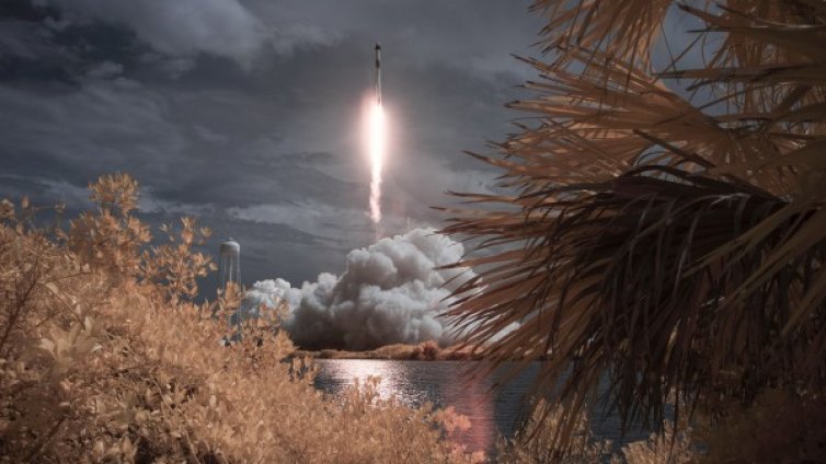  След историческия полет, коя е българска следа в Space X?
