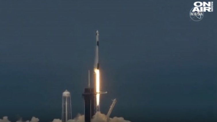 Мисията на НАСА и SpaceX беше сравнена със стъпването на Луната