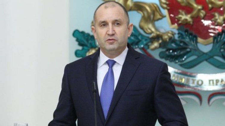 Радев: От нас зависи дали достойнството ще надмогне апатията!