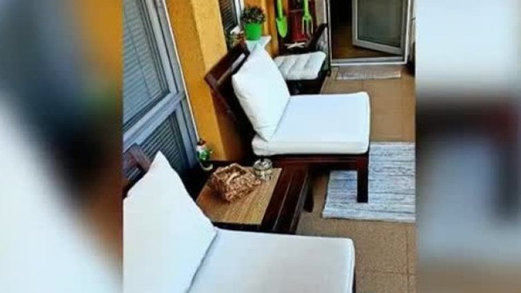 В условия на социална дистанция, преобрази балкона си
