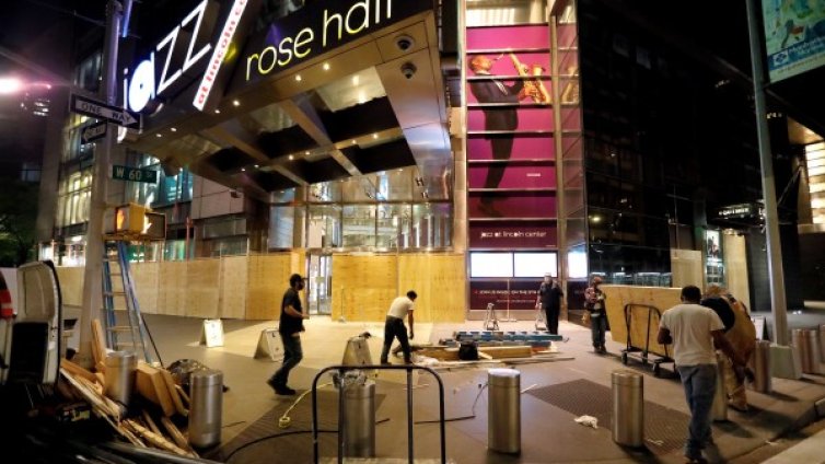 Протестиращи в САЩ откраднали "Ролекс"-и за 2,4 млн. долара