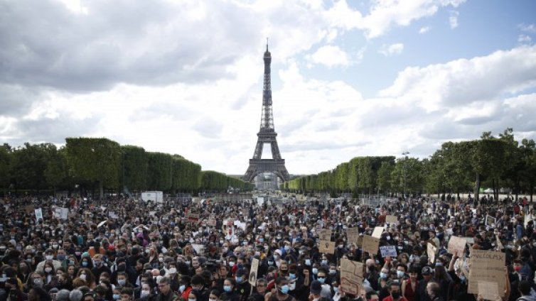 Въпреки вируса: В Париж излязоха на протест срещу расизма