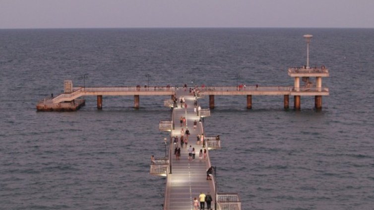 Две момчета загинаха след скок от Моста в Бургас