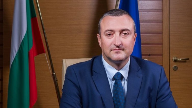 Зам.-министър с коронавирус, състоянието му е добро