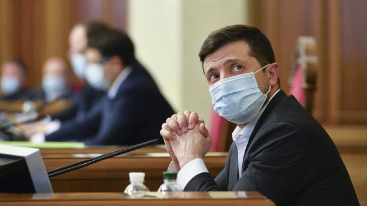 Зеленски - на специален режим на работа, съпругата му с коронавирус