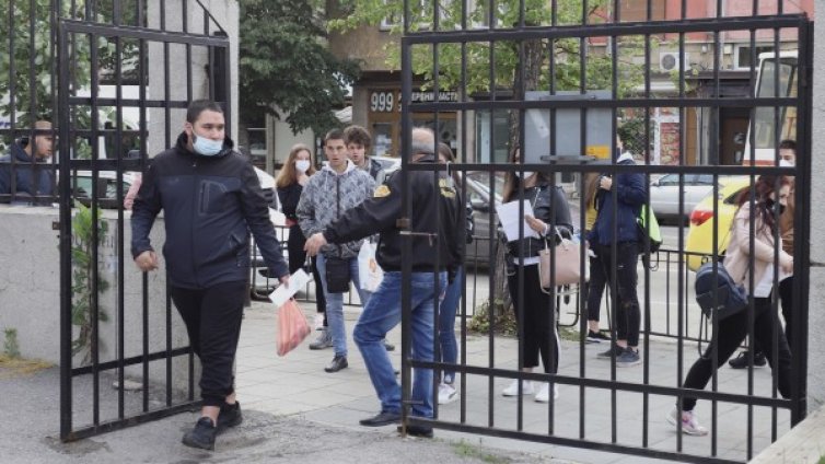 Ред е на седмокласниците, 60 000 се явяват на изпит по БЕЛ