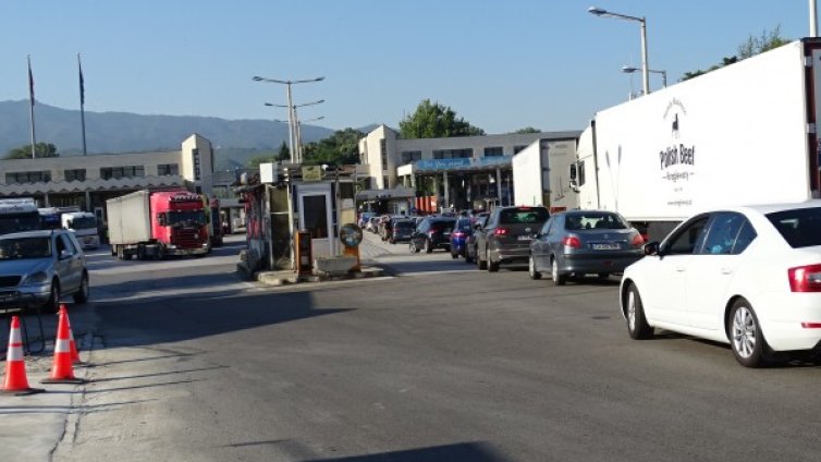 Преди път: Опашки пред КАТ за плащане на глоби, но работи ли системата?