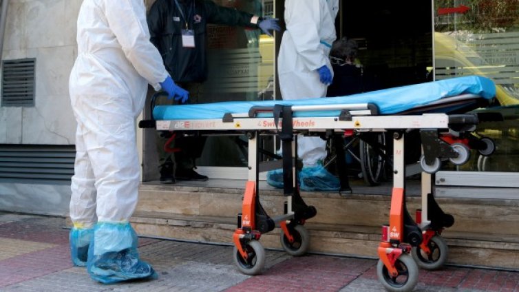 Лекарите в държавните болници в Гърция на протест