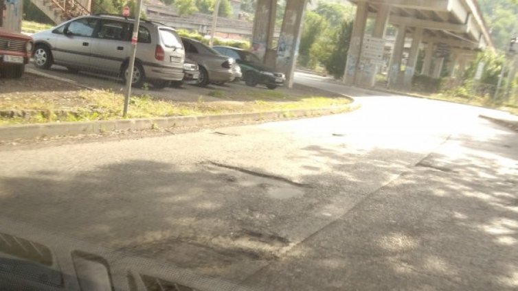 След проливните дъждове - сигнали в HelpBook за разбити пътища