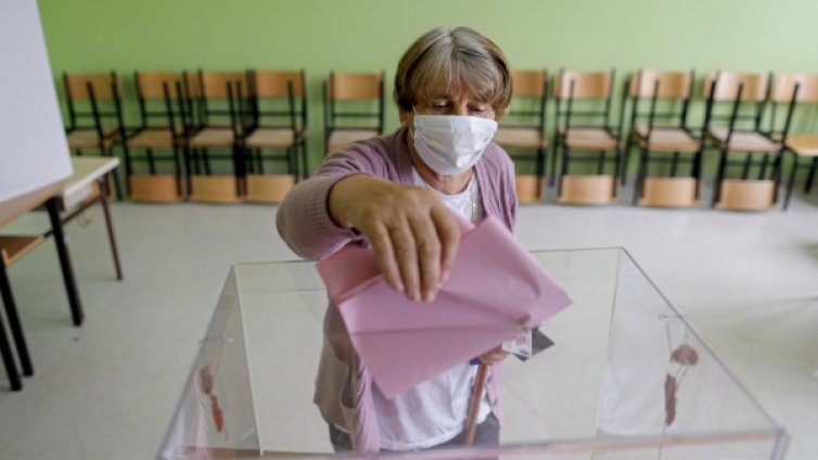 Избори в Сърбия по време на пандемия &ndash; кой ще победи?