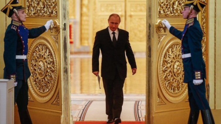 В Русия гласуват – ще остане ли Путин на власт до 83-годишна възраст?