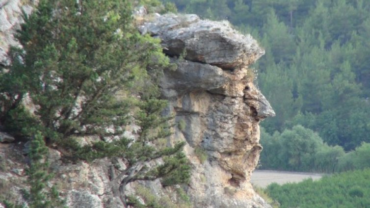 Скала с образа на Доналд Тръмп в Южна Турция