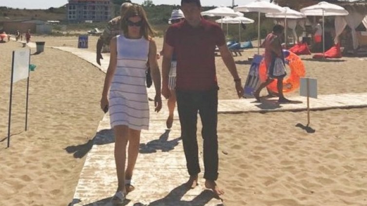 "Опарен" турист: Поръчва храна, а в сметката и барбарон