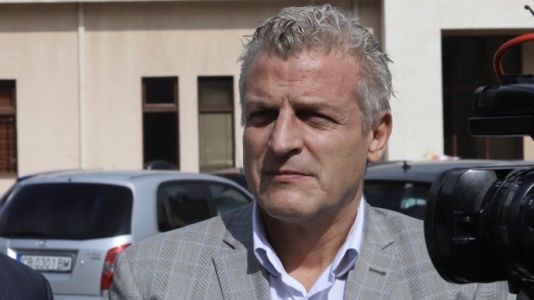 Москов: Обществото бе разделено съзнателно за коронавируса 