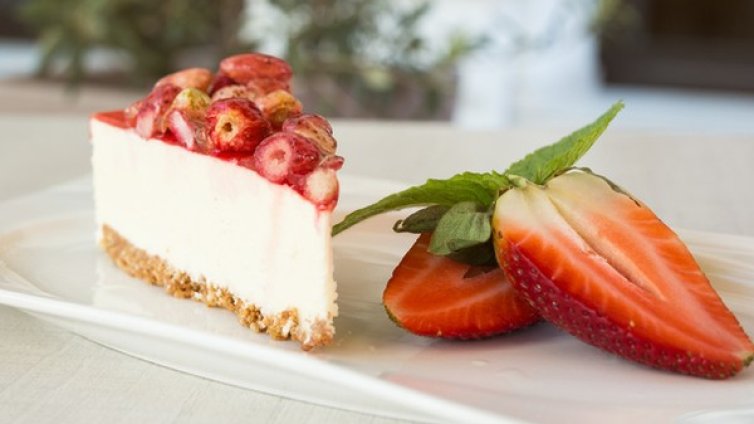 Рецептата Dnes: Чийзкейк с ягоди без печене 