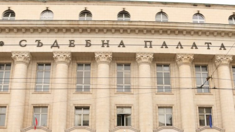 Искат постоянен арест за прокурора, вилнял в УМБАЛ-Плевен