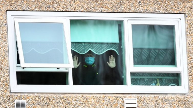 "Като животни в клетка" &ndash; 3000 души в блокове в Мелбърн заради коронавируса