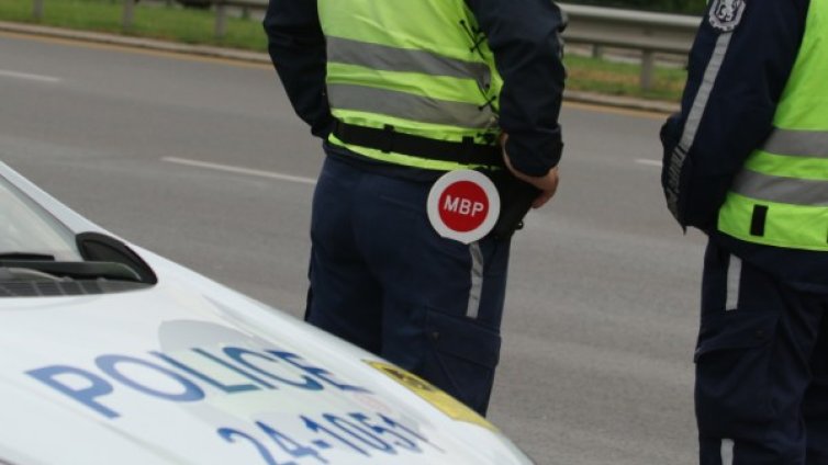 Изгубени номера на коли в бурята - обявете ги в полицията