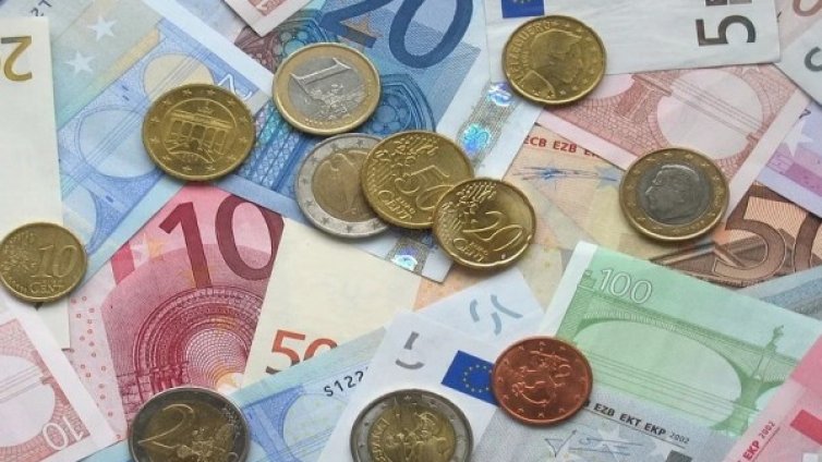 Приемаме еврото за официална валута най-рано през 2023 г.?