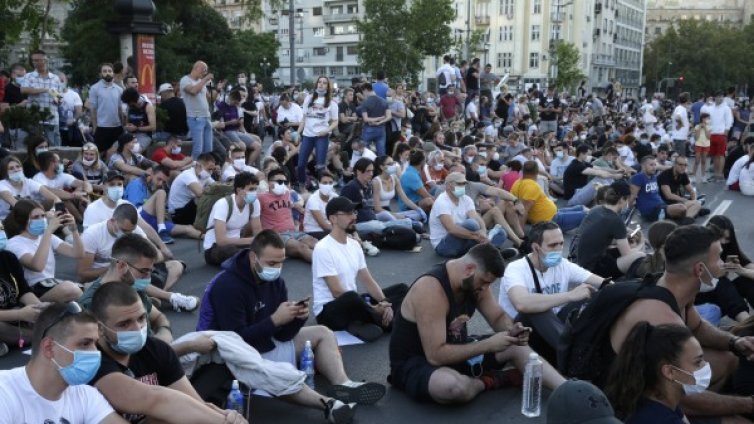 Сърбия изнемогва от многото заразени с коронавирус