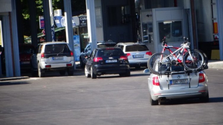 Налагат карантина на българи в други страни заради COVID