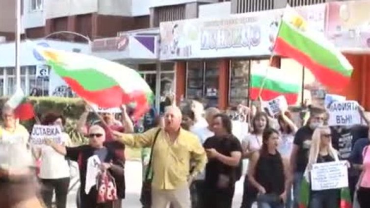 И протестите в страната стават все по-масови