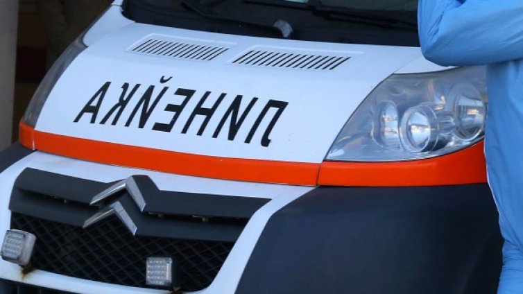 Младеж с опасност за живота след сбиване в Сливенско