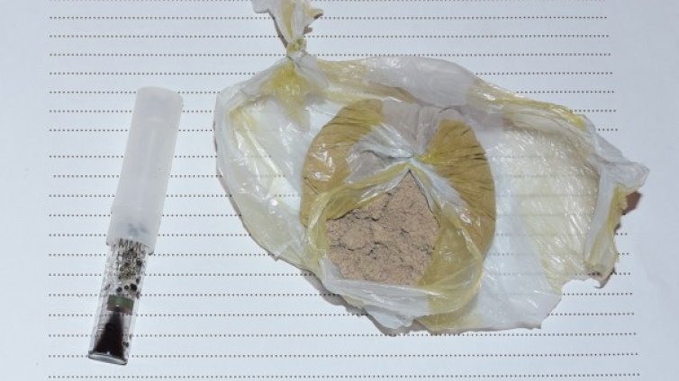 Откриха хероин в имота, където нападнаха полицаи и кучето им