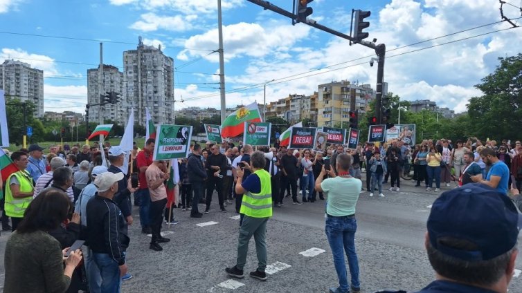 Протест срещу въвеждане на еврото затвори кръстовище в Русе