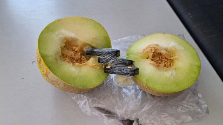 Хитрост: Затворници получават телефони, скрити в пъпеши и лечебни гелове 