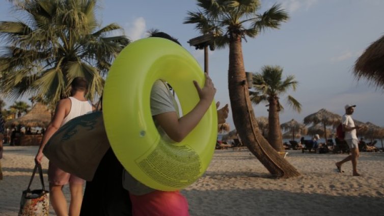 Още изисквания за пътуване в Гърция – трябва и фактура за PCR-теста 