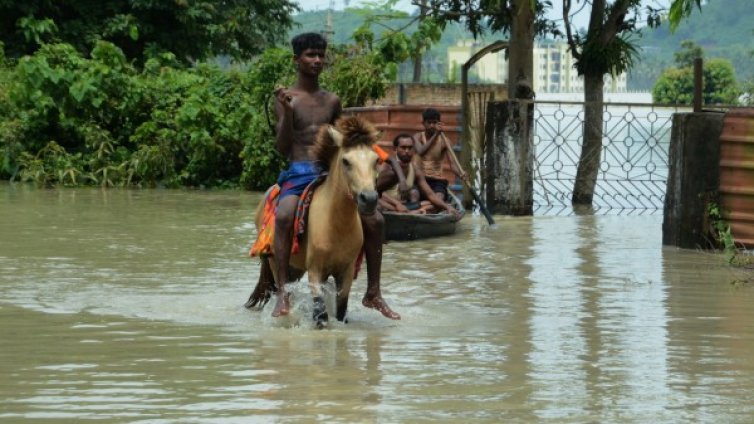 4 млн. души в Индия и Непал са евакуирани заради наводнения 