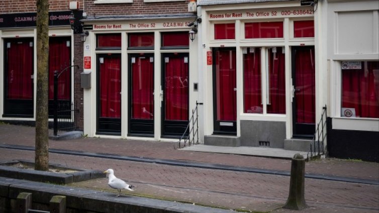 Червените фенери в Амстердам са на ръба на фалита. Какво е бъдещето им? 