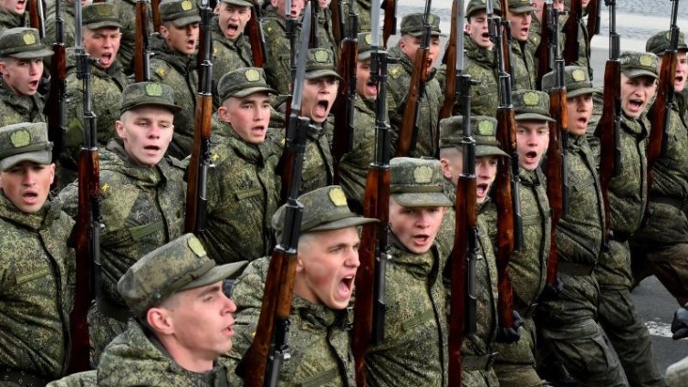 Мир ли? Путин нареди да призоват в армията резервистите след ударите по рафинерии и военни заводи в Русия