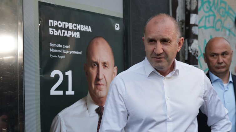 ДПА: Проруският експрезидент Радев на път да спечели съкрушителна победа 
