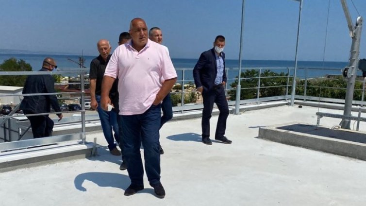 Борисов стигна до "Златни пясъци": Чистотата на морето - гарантирана!