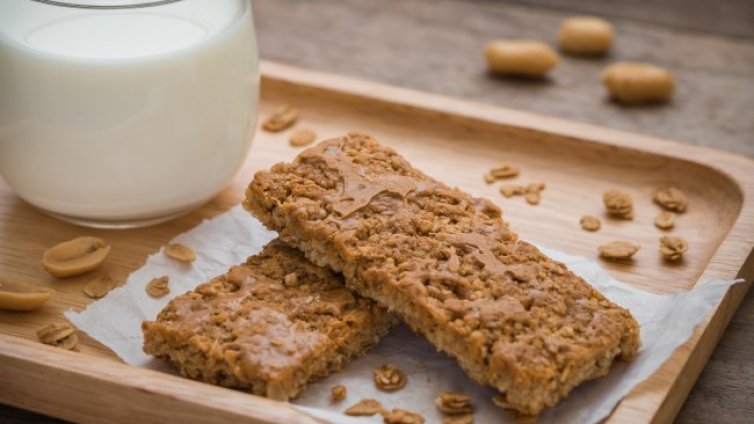 Как да превърнете любимия мед на Мечо Пух в здравословни барчета