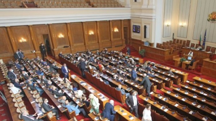 Бъдещата ваксина срещу COVID-19 няма да е задължителна