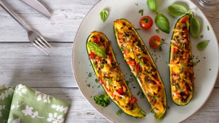 Рецептата Dnes: Тиквички с кайма от наденица 