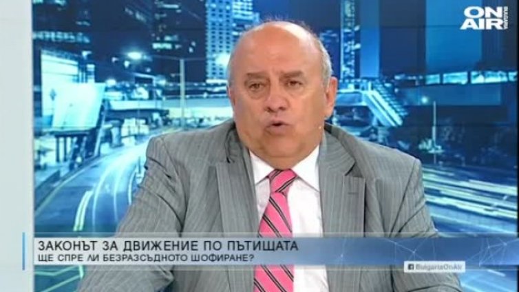 Справя ли се МВР с протестите?