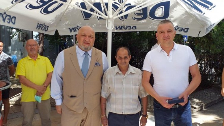 Красен Кралев награди Ивайло Маринов с &ldquo;Венец на победителя&rdquo;