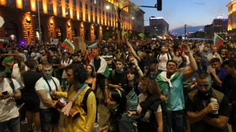 Има ли прилики между днешните протести и тези от 90-те?