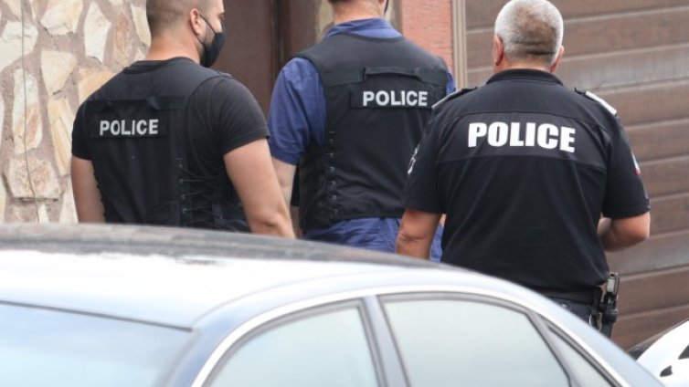 Арестуваха петима при спецакция в Нова Загора