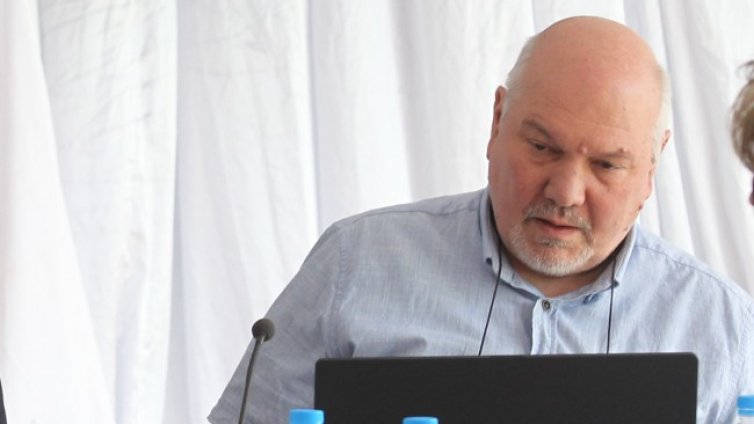 Разчистването на палатките - политическо решение