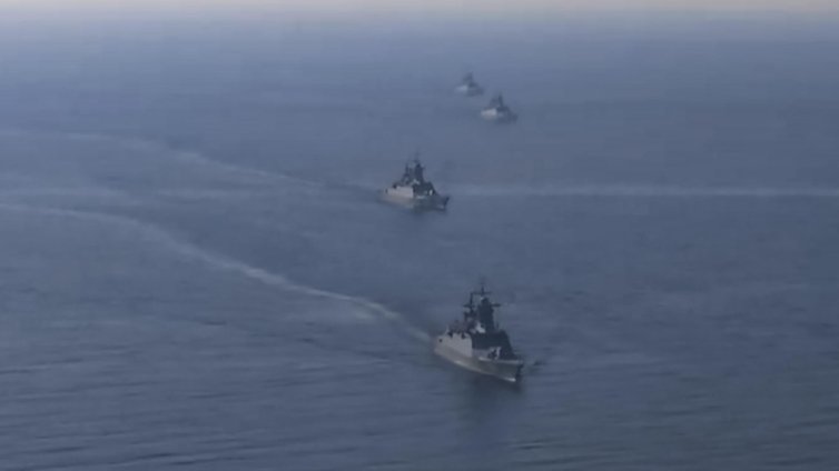 Русия започна мащабни военноморски учения