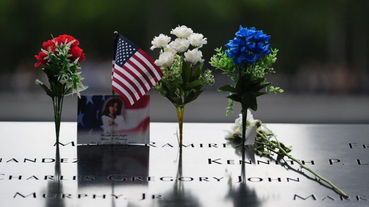 Америка никога няма да забрави: На Кота нула четат имената на загиналите на 9/11 (СНИМКИ)