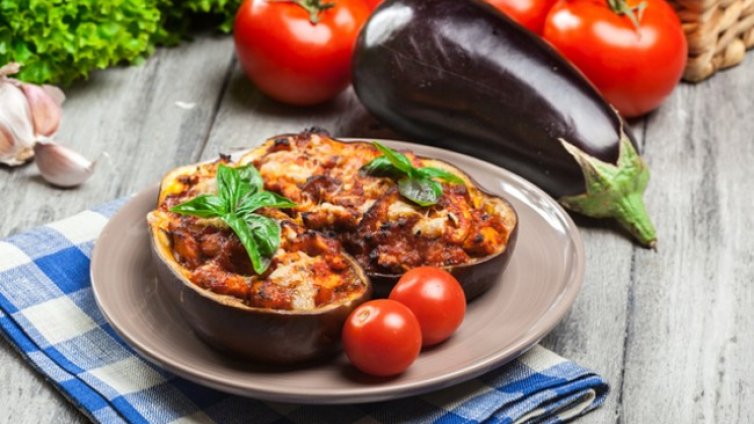 Рецептата Dnes: Пълнени патладжани с горгонзола и ядки