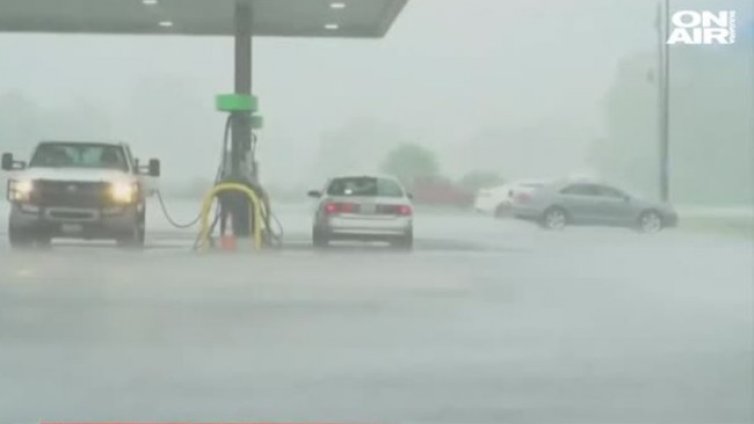 "Лаура" достигна Луизиана и Тексас,взе 4 жертви