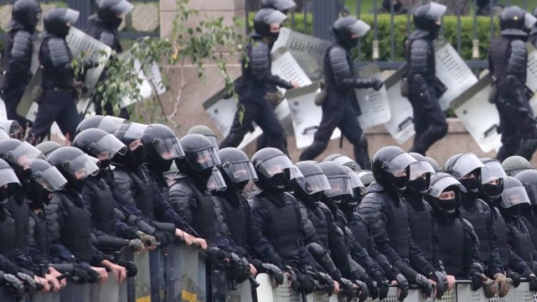 Половината армия на Беларус вдигната в бойна готовност