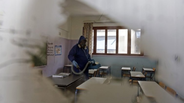 Децата в Гърция ще влязат в клас със седмица по-късно